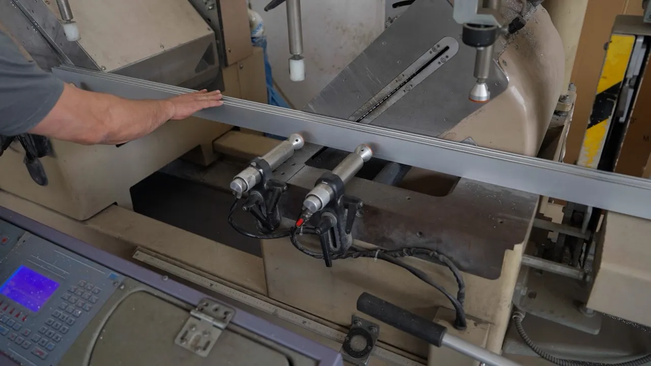 Aluminium profile clamped in the machine before machining