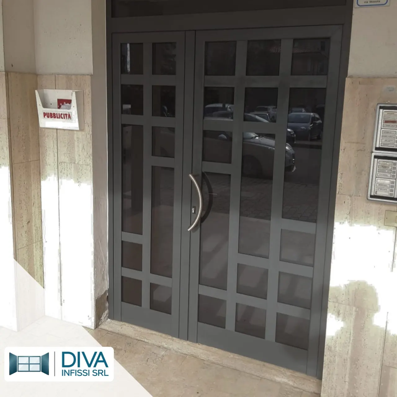 Entrance door of a block of flats, two glazed aluminium leaves